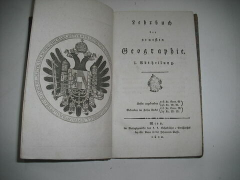 Livre d'études en langue allemande ayant appartenu au duc de Reichstadt : Lehrbuch der neuesten Geographie (vol. I). Vienne, 1820., image 1/1