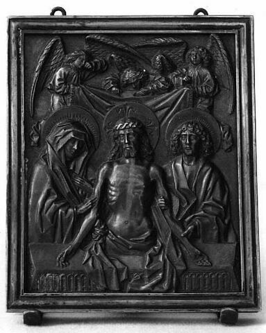 Plaquette : le Christ au tombeau entre la Vierge et saint Jean