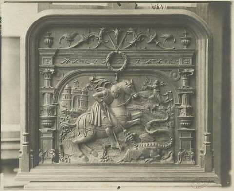 Dorsal de stalle provenant de la chapelle du château de Gaillon : saint Georges terrassant le dragon, image 2/3