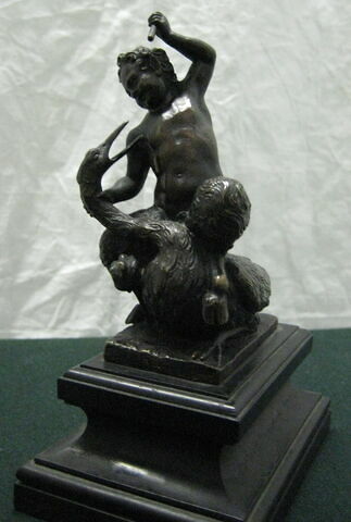 Statuette : satyre enfant chevauchant un cygne