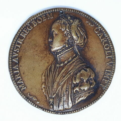 Médaille : Marie d'Autriche / la paix foulant au pied des armes