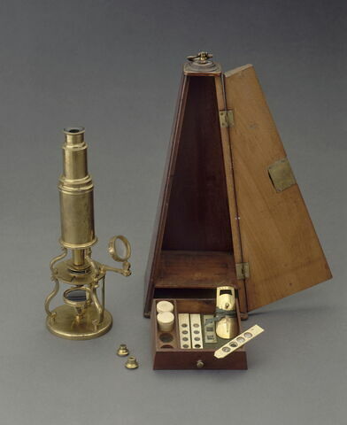 Microscope composé de type Culpeper et sa boîte, image 1/3