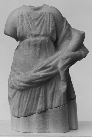 statue, image 2/2
