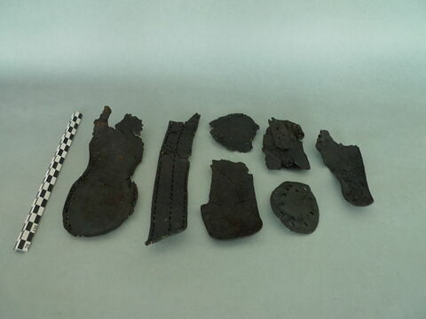 talon de chaussure, fragment ; semelle de chaussure, fragment ; chaussure, fragment, image 3/3