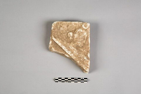 Stèle votive à Saturne (fragment), image 2/2