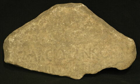 stèle  ; inscription, image 2/2
