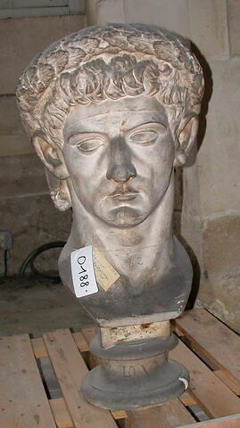 Tirage d’un buste de l'empereur Claude couronné.