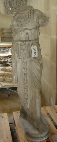 Tirage d'une statue dite "Athéna archaïsante de Dresde”