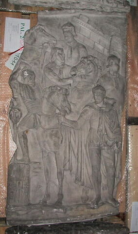 Tirage d’une plaque de la colonne Trajane représentant un groupe de soldats