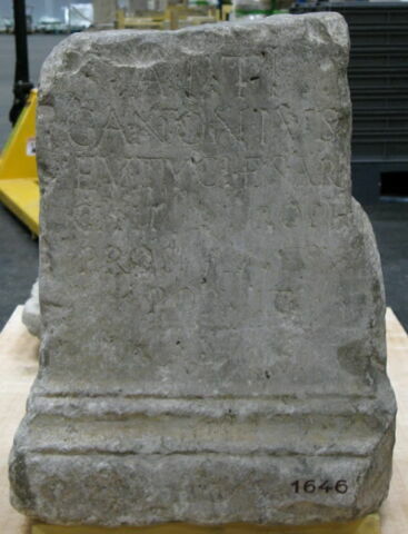 autel  ; inscription, image 2/4