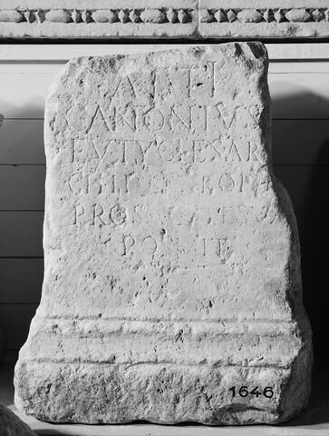 autel  ; inscription, image 1/4