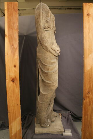statue, image 2/5