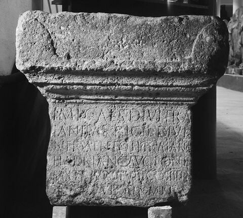 autel ; inscription, image 1/4