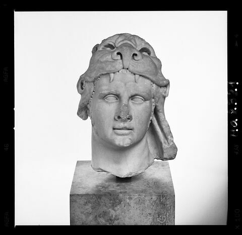 statue, image 2/7