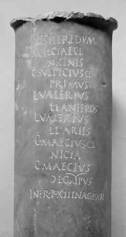 colonnette  ; inscription