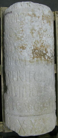 borne ; inscription, image 4/5