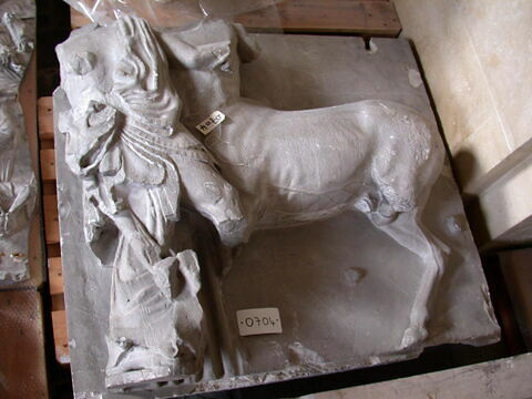 Tirage d’une métope représentant un centaure et une femme lapithe