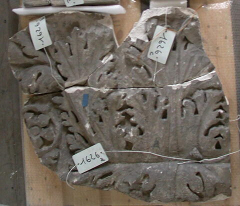 Fragment de tirage d’un relief avec rinceaux d'acanthes, image 1/1