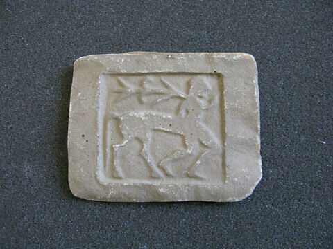 Tirage partiel d’un décor de pithos représentant une métope avec un centaure