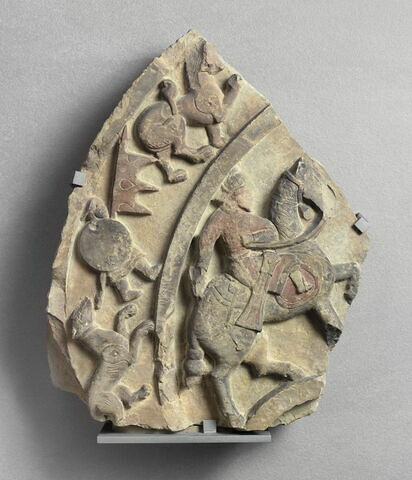 Fragment d'oculus ou de tympan de cheminée au cavalier, image 1/2