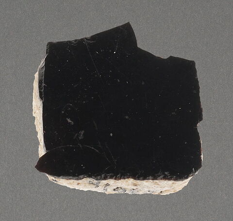 Fragment de carreau de revêtement (carreau ou mosaïque de céramique ?)