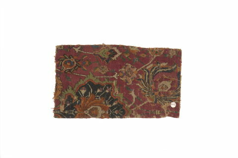 Fragment de tapis à décor d'arabesques et à fleurs de lotus dit "herati"