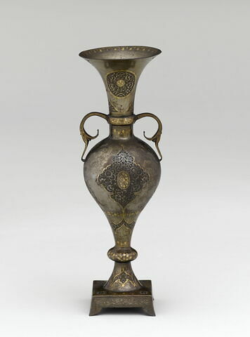 Vase à deux anses à décor de médaillons polylobés fleuris, image 7/15
