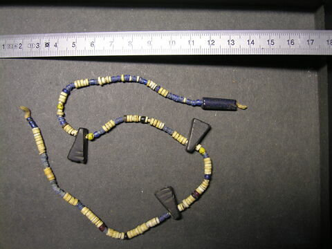 collier ; perle ronde ; perle tubulaire ; pendentif, image 1/1