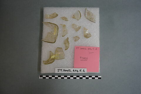 verre creux, fragment, image 5/23