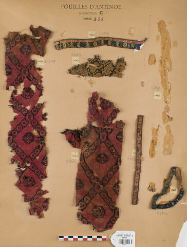 bande décorative d'habillement ; fragment