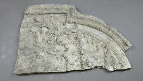 élément décoratif, fragment ; bas-relief, fragment