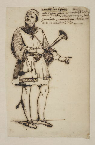 Personnage en costume du Moyen-Âge tenant une trompette