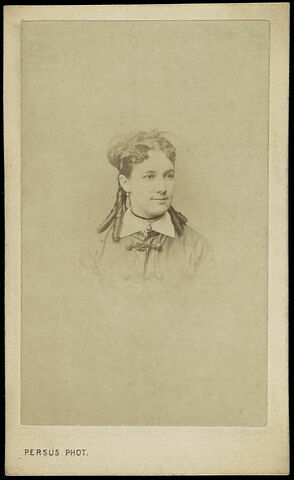 Portrait-carte de Marie Lassalle en buste, image 1/1
