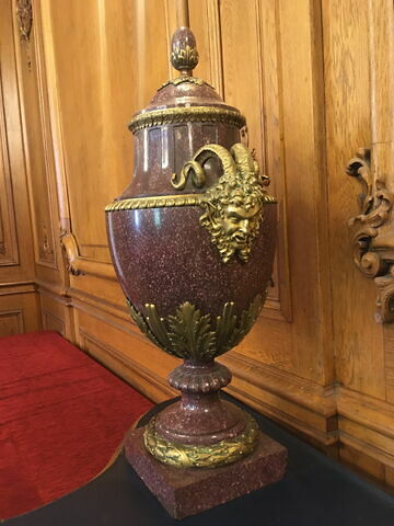 Vase en porphyre monté, image 1/1