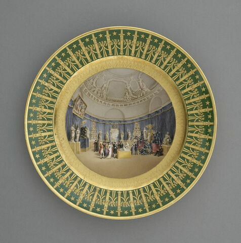 Assiette à dessert du service particulier de Napoléon Ier aux Tuileries et à Sainte-Hélène, représentant une vue du salon de la Victoire du Musée Napoléon