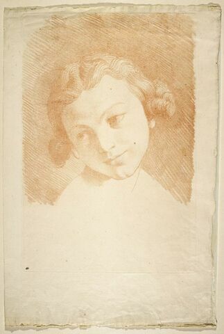 Portrait d'enfant, la tête légèrement inclinée à gauche