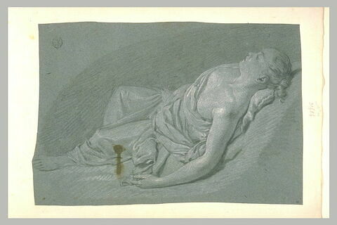 Jeune femme étendue sur le dos, la poitrine nue, image 2/3