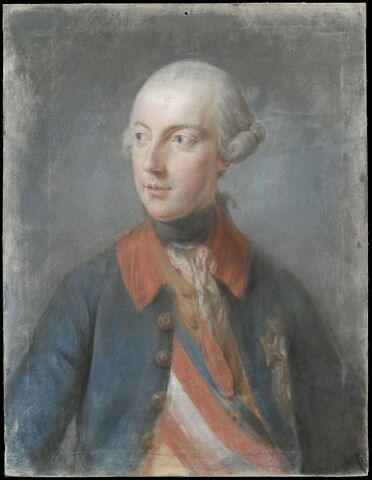 Portrait d'homme de trois quarts, en uniforme bleu à collet rouge, image 1/4