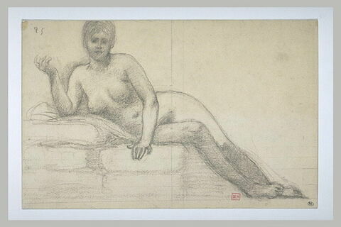 Femme nue, allongée sur des coussins, le torse de face, le bras droit levé, image 1/1