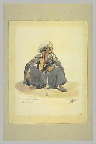 Libanais accroupi, fumant la pipe, coiffé d'un turban blanc, image 2/2