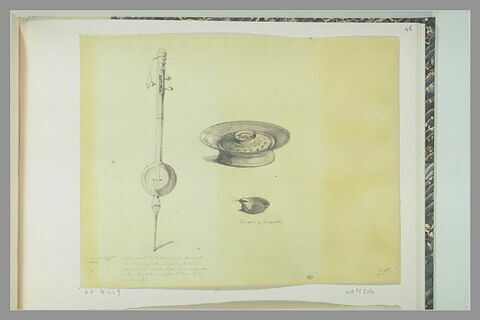 Un violon arabe ; une lampe ; un brasero arabe à Nazareth, image 1/1
