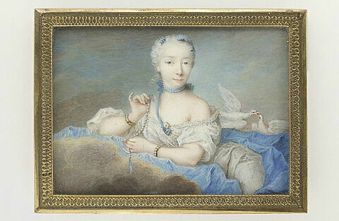 Portrait de femme en Vénus, assise dans les nuages