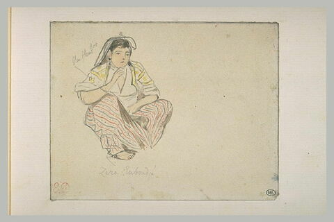 Femme arabe, assise, de trois quarts à droite, image 2/2