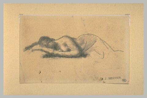 Femme nue, couchée sur le ventre, la tête dans ses mains, image 1/1