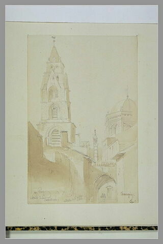 Vue du passage vouté qui donne accès à la cathédrale du Puy, image 1/1