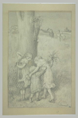Deux petites filles et un bébé se cachant derrière un tronc d'arbre
