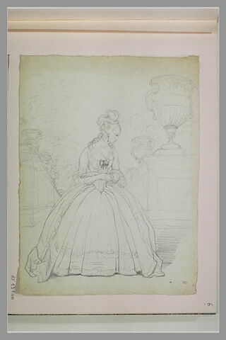 Jeune femme, dans un parc, en costume fin du règne de Louis XV, image 1/1
