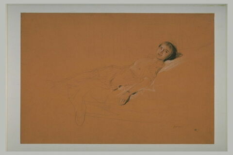 Femme allongée, poitrine nue, souriant, image 1/1