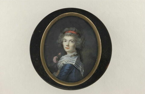 Portrait de dame, en buste, fichu de mousseline, et robe bleu-roi