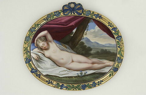 Vénus endormie, étendue sur une draperie blanche, image 1/1